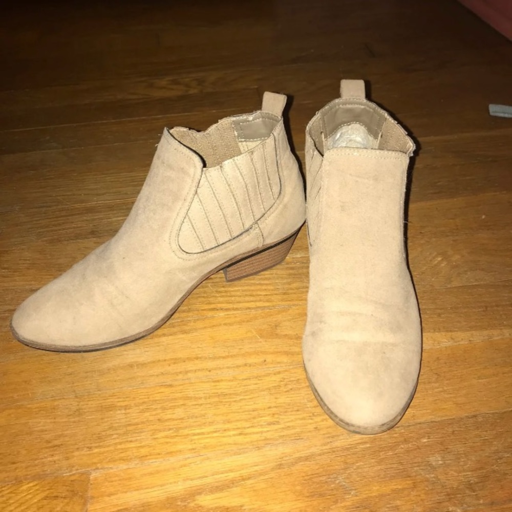 UNIONBAY Tan Booties! size 7